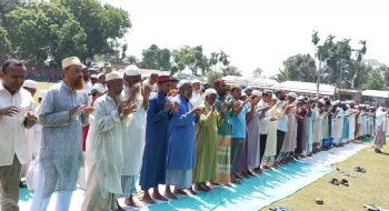 রংপুর বিভাগের বিভিন্ন জায়গায় বৃষ্টির জন্য ইস্তিস্কার নামাজ আদায়