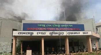 রাবির বঙ্গবন্ধু হলে ভাঙচুর, বাইকে আগুন