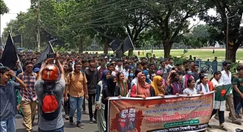 ঠাকুরগাঁওয়ে শান্তিপূর্ণভাবে কোটা সংস্কার বিক্ষোভ কর্মসূচি পালিত