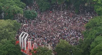 সরকার পদত্যাগের এক দফা ঘোষণা