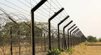 পঞ্চগড় সীমান্তে পাচারকারীসহ বাংলাদেশি ৩ তরুণ-তরুণী আটক