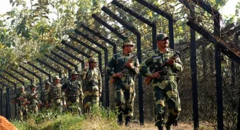 সীমান্তে বিজিবির হাতে বিএসএফ জওয়ান আটক