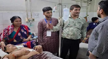 পূজামণ্ডপে হামলায় আহতদের দেখতে হাসপাতালে তথ্য উপদেষ্টা