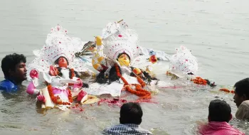তিস্তায় প্রতিমা বিসর্জন, হিন্দু সম্প্রদায়ের মানুষের ঢল