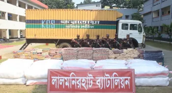 তিস্তা টোলপ্লাজায় করতোয়া কুরিয়ারর সার্ভিসের গাড়িতে মিলল ৩ কোটি টাকার ভারতীয় কাপড়