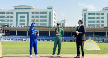 আফগানিস্তানের বিপক্ষে ফিল্ডিংয়ে বাংলাদেশ