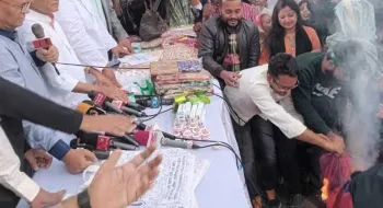 ভারতীয় শাড়ি পোড়ালেন রিজভী