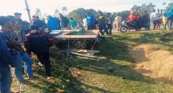 ডোমারে ট্রাক ও মিথিলা গাড়ীর মুখোমুখি সংঘর্ষে নিহত এক, আহত দুই
