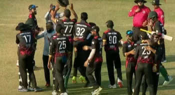 খুলনাকে হারিয়ে ফাইনালে রংপুরের সঙ্গী ঢাকা মেট্রো