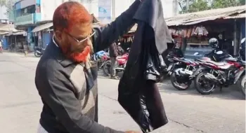 প্রকাশ্যে ‘মুজিব কোটে’ আগুন দিয়ে দল ছাড়লেন আ.লীগ নেতা