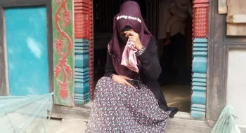 বিয়ের দাবিতে অনশনে প্রেমিকা, বাড়ি ছেড়ে পালালেন প্রেমিক