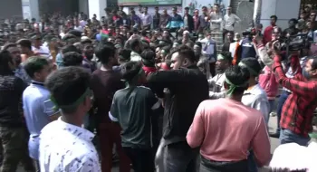 প্রতিষ্ঠাবার্ষিকীর র‍্যালিতে ছাত্রদলের দু’গ্রুপের দফায় দফায় সংঘর্ষ
