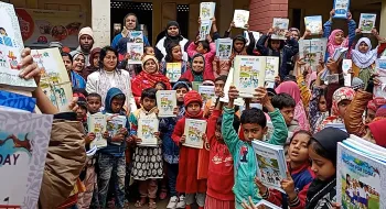 ফুলবাড়ীতে নতুন বছরের শিক্ষার্থীদের মাঝে বই বিতরণ