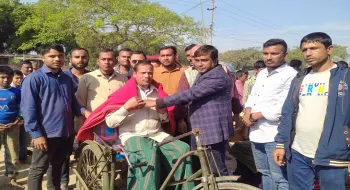 নীলফামারীতে শীতার্তদের মাঝে বিএনপি নেতার কম্বল বিতরণ