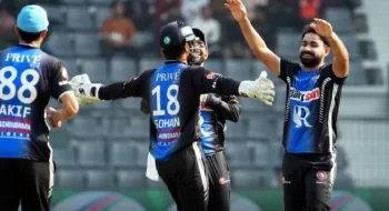 রংপুরের বোলিং তোপে ১১১ রানেই আটকে গেল ঢাকা