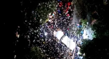 খালেদা জিয়ার বিদেশযাত্রা, সড়কে নেতাকর্মীদের ঢল