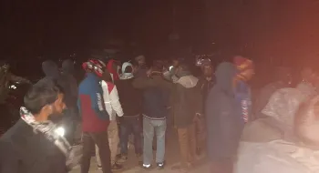 লালমনিরহাটে হত্যা মামলার আসামীর সাথে চায়ের আড্ডায় এসপি-ওসি, দুই ওসি প্রত্যাহার