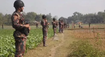 দহগ্রাম সীমান্তে বিজিবির প্রতিবাদে তারকাঁটা নির্মাণ বন্ধ করলো বিএসএফ