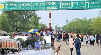 পাথর উৎসবের আবহ স্থলবন্দরে
