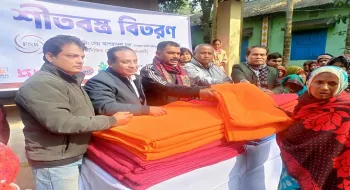 নীলফামারীতে এনজিও ফেডারেশনের ৪০০ কম্বর বিতরণ