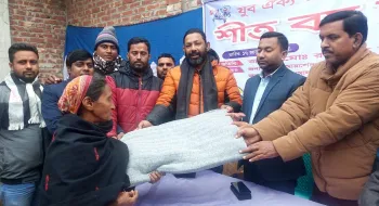 রাণীশংকৈলে যুব ঐক্যের উদ্যোগে  শীত বস্ত্র বিতরণ