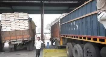 বাংলাবান্ধা দিয়ে ভারত থেকে চার দফায় দেশে আসলো চাল