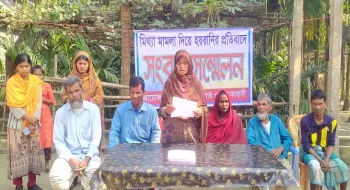 গরুর লাথিতে পেটের বাচ্চা নষ্ট॥ নীলফামারীতে মিথ্যা মামলা প্রত্যাহারের দাবিতে সংবাদ সম্মেলন