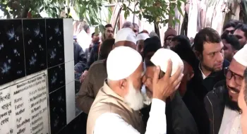 কুড়িগ্রামে ফেলানীর বাবাকে বুকে নুরুকে জড়িয়ে ধরলেন কেন্দ্রীয় জামায়াত আমির ডা.শফিকুর রহমান