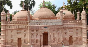 ৪০০ বছরের চাঁদগাজী মসজিদ, নিয়মিত আদায় হয় নামাজ