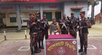 সীমান্ত পেরিয়ে পরিবার ভারতে, বৃদ্ধা মা আটক বিজিবির হাতে