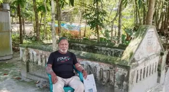 কুড়িগ্রামের রাজারহাটে ১৬ বছর ধরে প্রিয়তমার কবরকে সঙ্গ দিচ্ছেন এটিএম মোস্তফা