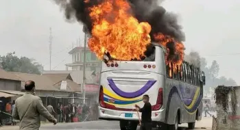 কুড়িগ্রামে বাসে আগুন