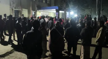 অনশনরত অবস্থায় পুলিশের গাড়িতে হামলা, ভাংচুর, অনশনকারী নারী প্রভাষক গ্রেপ্তা