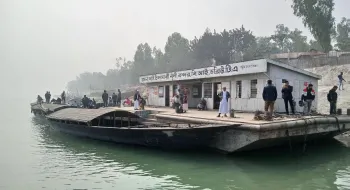 চিলমারী-রৌমারী নৌ রুটে ব্রহ্মপুত্র নদে নাব্যতা সংকট কাটছে না, বন্ধ ফেরি
