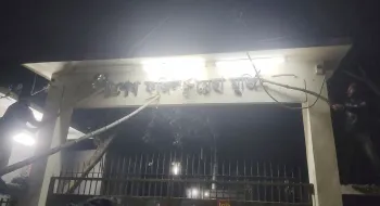 বেরোবিতে বঙ্গবন্ধুর নামে স্থাপনা মুছে দিলো শিক্ষার্থীরা