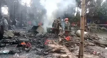 রংপুরে মা-মেয়েকে হত্যা, অভিযুক্তের বাড়িতে অগ্নিসংযোগ