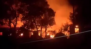 সৈয়দপুরে ভয়াবহ অগ্নিকান্ডে ৩০ ঘর পুড়ে ছাই