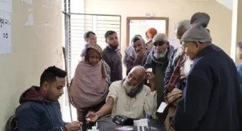 ডোমারে ফ্রি মেডিকেল ক্যাম্পে সেবা পেল দুই শতাধিক মানুষ