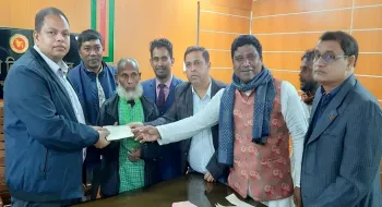 সৈয়দপুরে অগ্নিকান্ডে ক্ষতিগ্রস্ত পরিবারে অনুদান বিতরণ