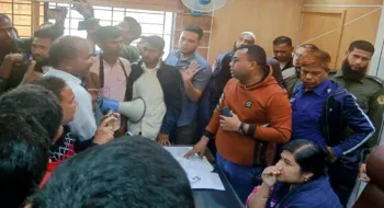 ছাত্র-জনতার তোপের মুখে অফিস ছাড়লেন পার্বতীপুর ইউএনও
