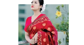 কৃত্রিম ফুলে চুলের সাজ