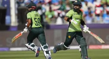 চিরপ্রতিদ্বন্দ্বীদের বিপক্ষে ২৪১ রানে গুটিয়ে গেল পাকিস্তান