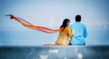 যেভাবে বুঝবেন কোনো পুরুষ আপনার প্রতি আকৃষ্ট