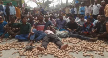 লালমিনরহাটে মহাসড়ক অবরোধ