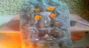 নীলফামারীতে মাটি খনন করার সময় প্রাচীন বিষ্ণু মূর্তি উদ্ধার