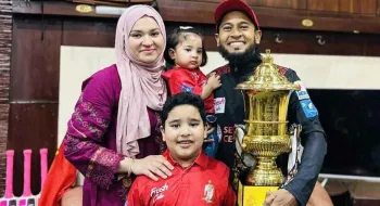 ২০টি পেইনকিলার নিয়ে মুশফিকের ম্যাচ খেলার গল্প শোনালেন স্ত্রী