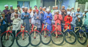 রংপুরে ৪০ দিন একটানা ৫ ওয়াক্ত নামাজ জামায়াতে আদায় করে বাইসাইকেল উপহার