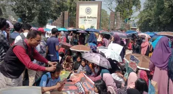 ধর্ষকের বিচার দাবিতে রাবিতে ক্লাস বর্জন, সড়ক অবরোধ