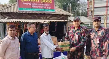 ফেলানীর বাবার দোকানে অর্ধলক্ষাধিক টাকার মালামাল কিনে নিলো বিজিবি