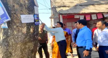 নীলফামারীতে গাছ থেকে পেরেক অপসারণ কর্মসূচির উদ্বোধন
